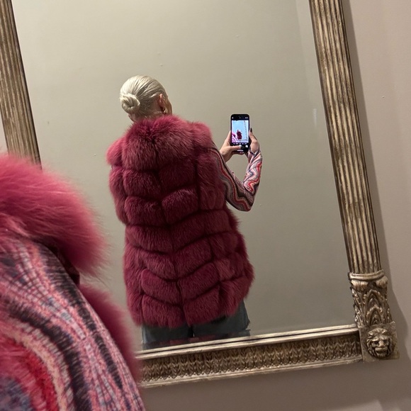 Fuchsia Pink Fox Fur Vest - Picture 5 of 6